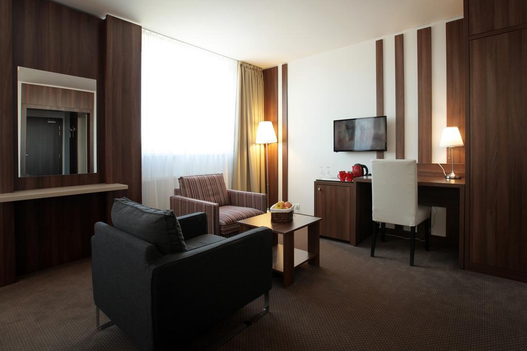 Hotel Metropol Spišská Nová Ves Стая снимка