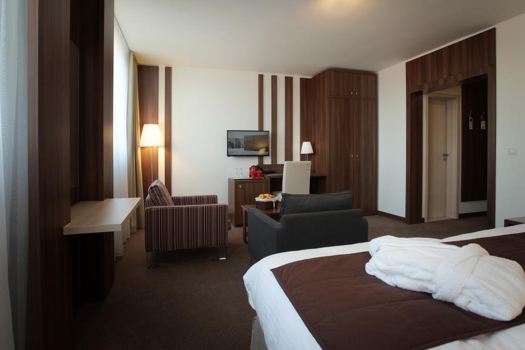 Hotel Metropol Spišská Nová Ves Стая снимка